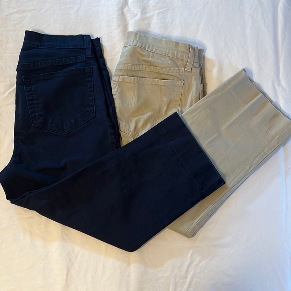 NYDJ Capri's Size 6 EUC Kaki & Navy Blue Jeans  Lot of 2 pairs